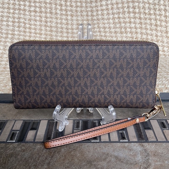 Michael Kors Jet Set Travel Large Travel CONTINENTAL Wallet-Wristlet - Picture 5 of 16